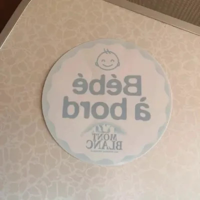 Autocollant pour voiture indiquant la présence d'un bébé à bord